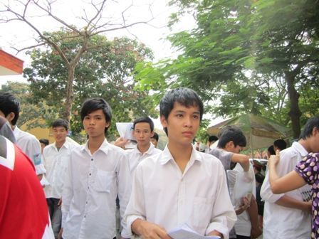 Khó vào đại học khi tổng điểm dưới "sàn"